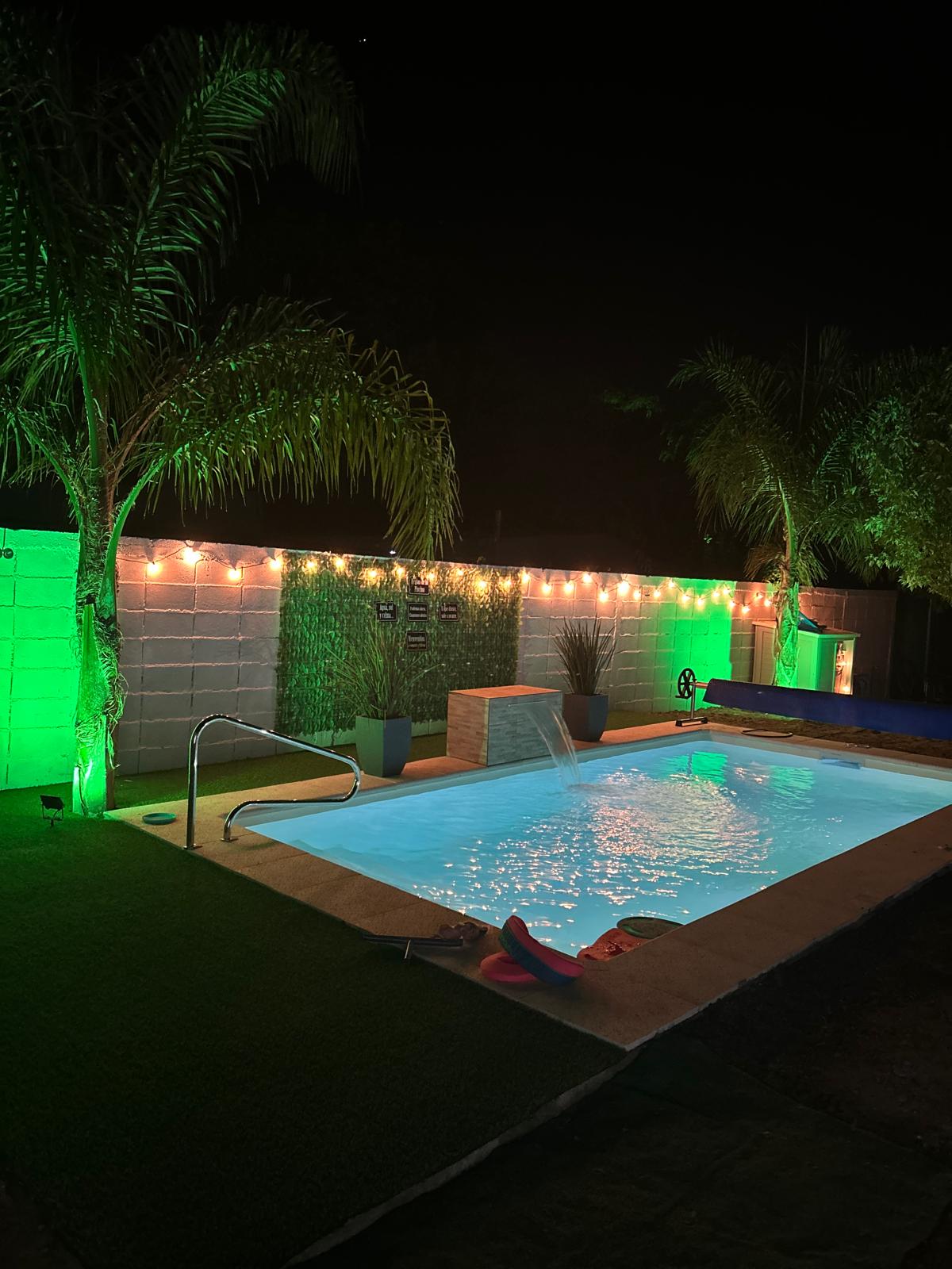 Piscina rectangular instalada en residencia familiar en Florida